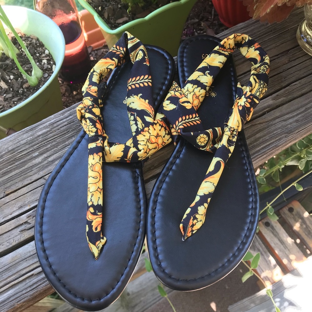 Black and yellow yoga sling flip flops NWOT - Picture 2 of 9